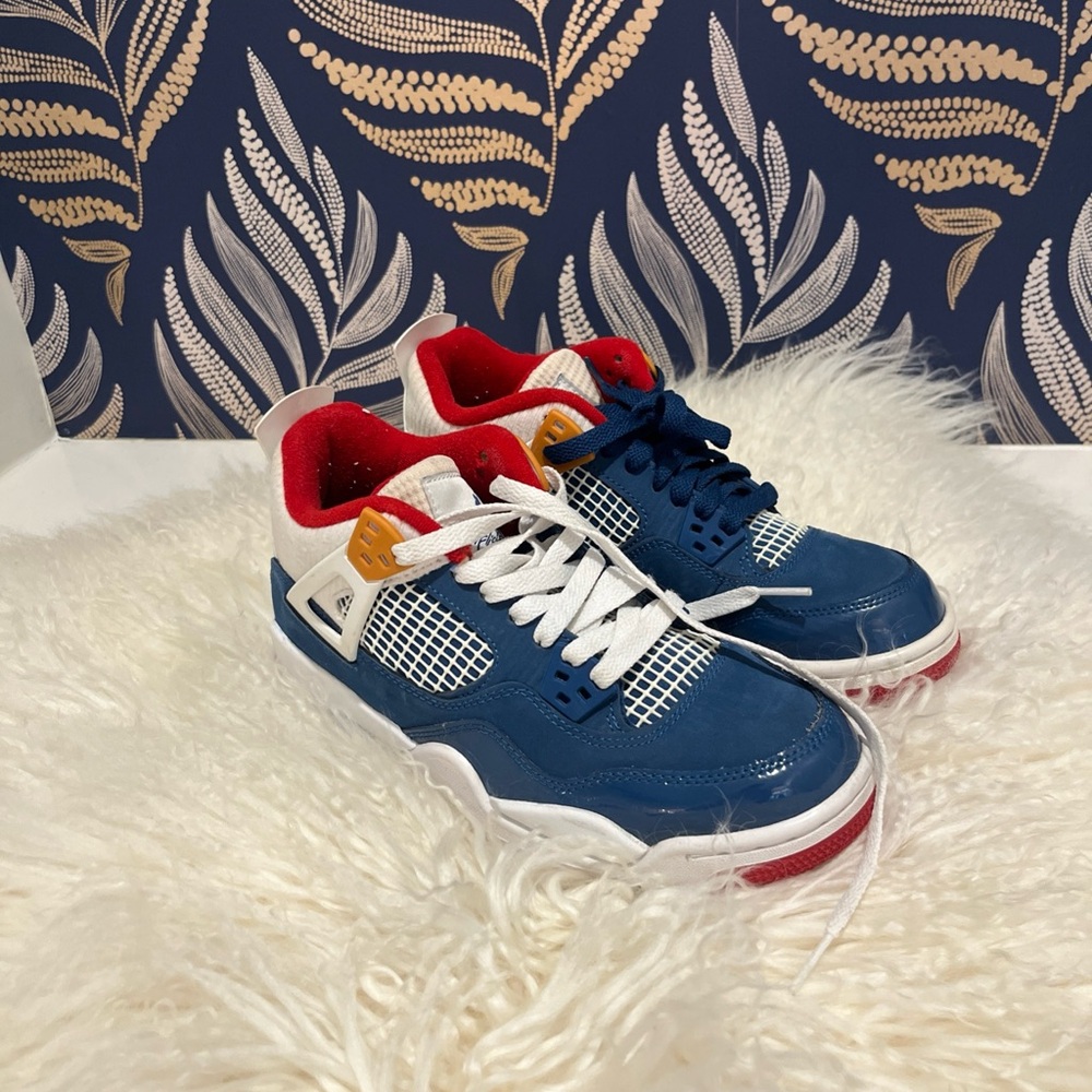 Air Jordan 4 Retro GS "Messy Room"  Size 5.5